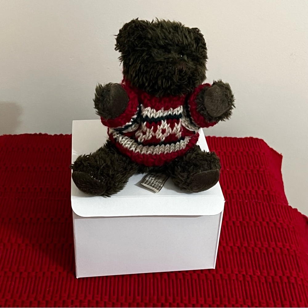 Hugfun bear w gift box - new, vintage
